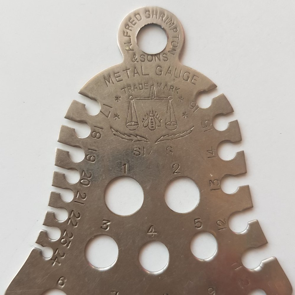 ALFRED SHRIMPTON & SONS knitting needle metal gauge 2.75"